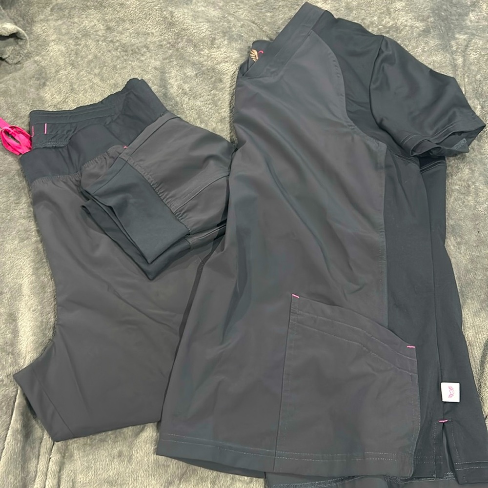 Scrub set by smitten